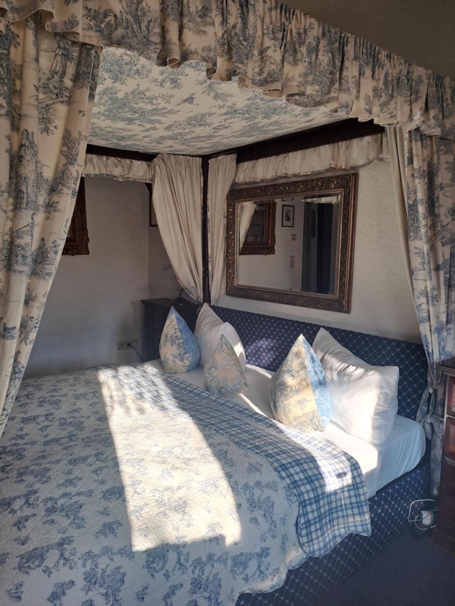 Altfraenkische Weinstube Hotel Ротенбург об дер Таубер Екстериор снимка